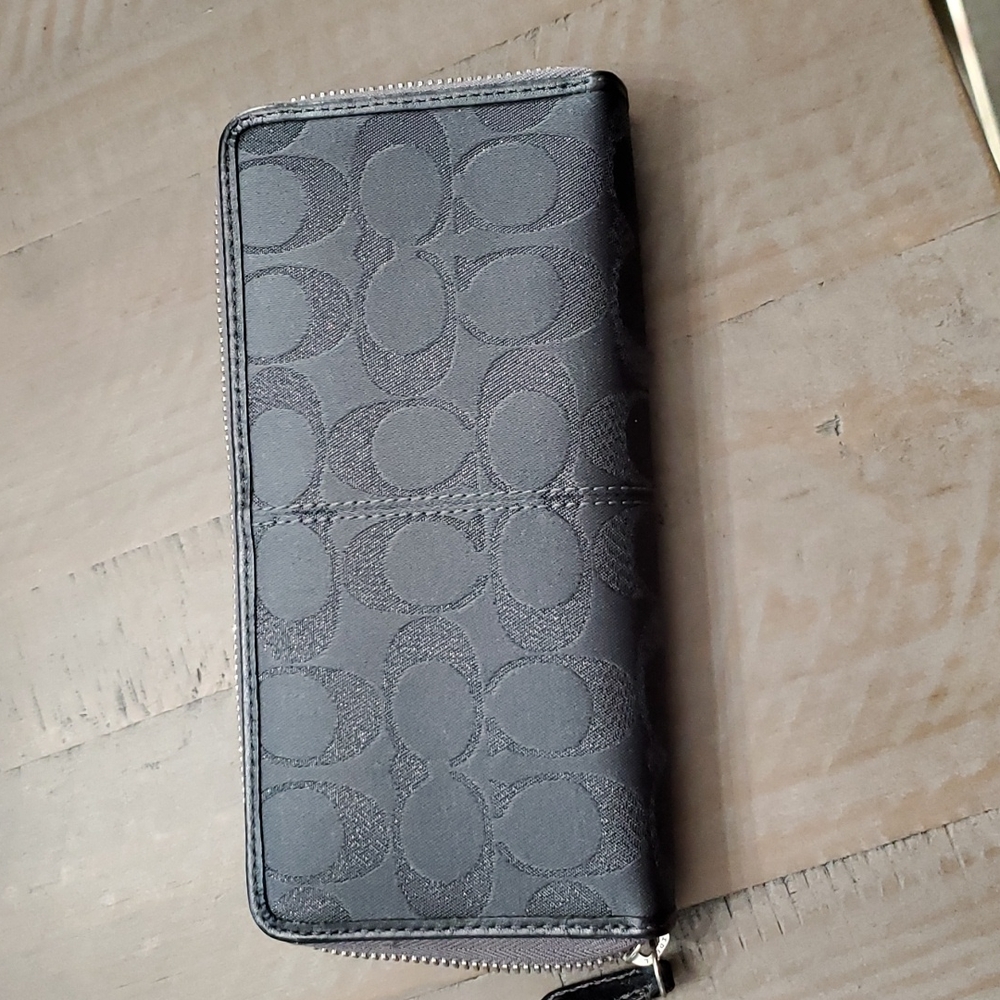 Coach wrap around wallet - Picture 3 of 5
